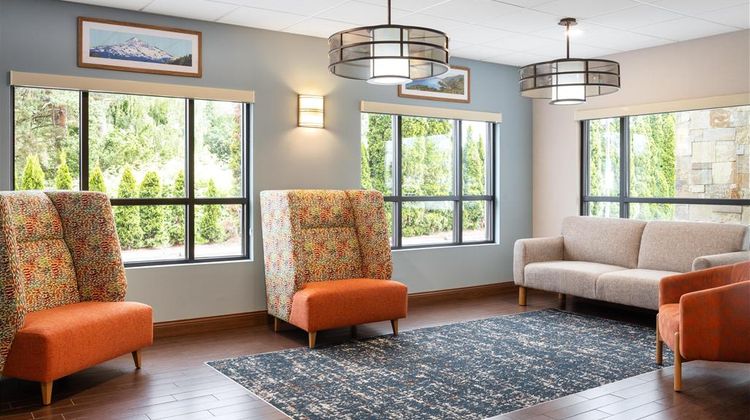 Hampton Inn Portland East Lobby