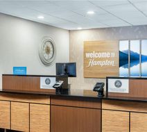 Hampton Inn Portland East Lobby