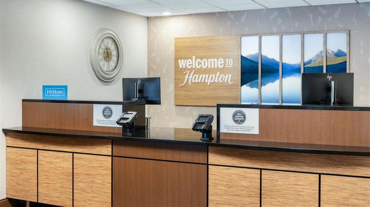 Hampton Inn Portland East Lobby