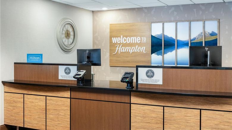<b>Hampton Inn Portland East Lobby</b>. Images powered by <a href="https://iceportal.shijigroup.com/" title="IcePortal" target="_blank">IcePortal</a>.