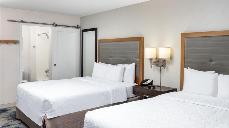 <b>Hampton Inn Portland East Room</b>. Images powered by <a href="https://iceportal.shijigroup.com/" title="IcePortal" target="_blank">IcePortal</a>.
