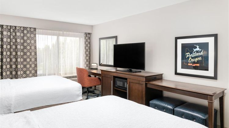 Hampton Inn Portland East Room