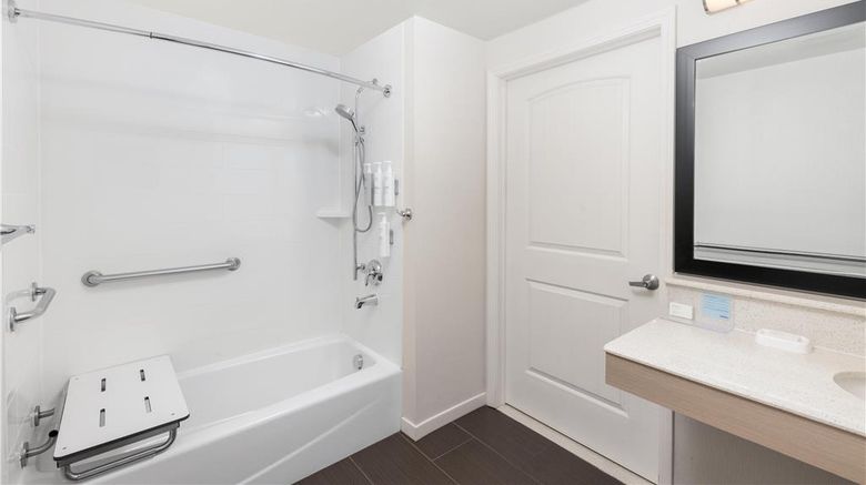 <b>Hampton Inn Portland East Room</b>. Images powered by <a href="https://iceportal.shijigroup.com/" title="IcePortal" target="_blank">IcePortal</a>.