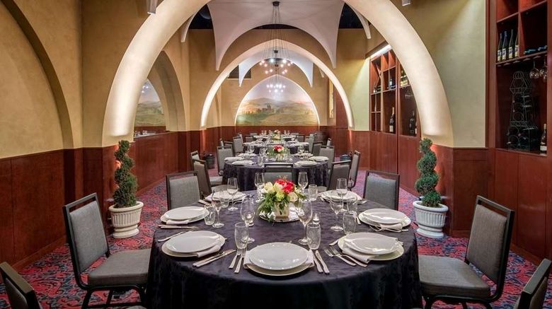 <b>Embassy Suites Portland - Downtown Restaurant</b>. Images powered by <a href="https://iceportal.shijigroup.com/" title="IcePortal" target="_blank">IcePortal</a>.