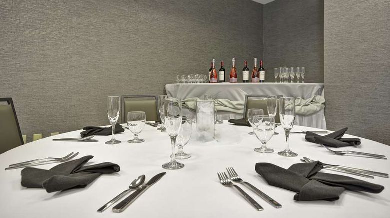 <b>Hilton Garden Inn Panama City Restaurant</b>. Images powered by <a href="https://iceportal.shijigroup.com/" title="IcePortal" target="_blank">IcePortal</a>.