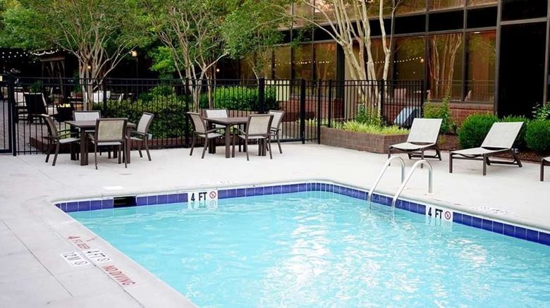 <b>Hilton Greenville Pool</b>. Images powered by <a href="https://iceportal.shijigroup.com/" title="IcePortal" target="_blank">IcePortal</a>.