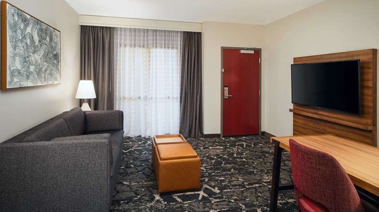 <b>Embassy Suites Hampton Roads Room</b>. Images powered by <a href="https://iceportal.shijigroup.com/" title="IcePortal" target="_blank">IcePortal</a>.