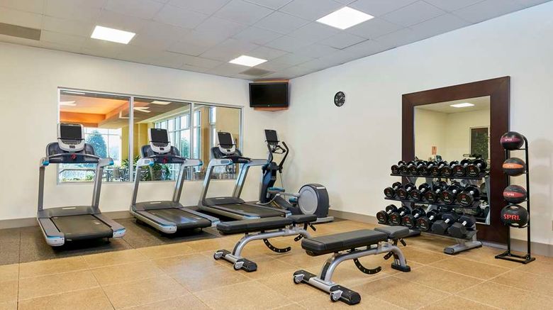 <b>Embassy Suites Hampton Roads Health</b>. Images powered by <a href="https://iceportal.shijigroup.com/" title="IcePortal" target="_blank">IcePortal</a>.