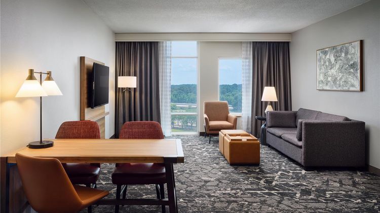 Embassy Suites Hampton Roads Room