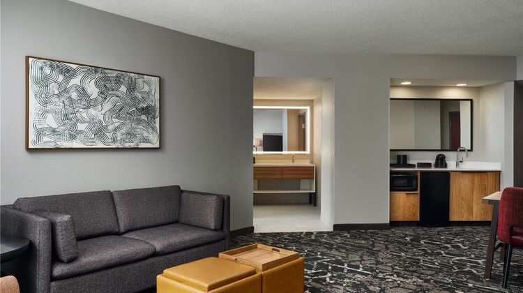 Embassy Suites Hampton Roads Room