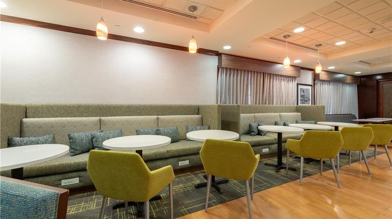 <b>Hampton Inn Newport News-Victory Blvd Lobby</b>. Images powered by <a href="https://iceportal.shijigroup.com/" title="IcePortal" target="_blank">IcePortal</a>.