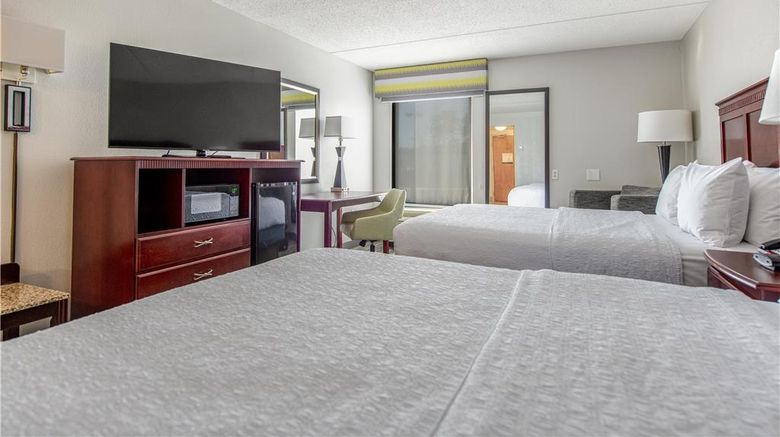 <b>Hampton Inn Newport News-Victory Blvd Room</b>. Images powered by <a href="https://iceportal.shijigroup.com/" title="IcePortal" target="_blank">IcePortal</a>.