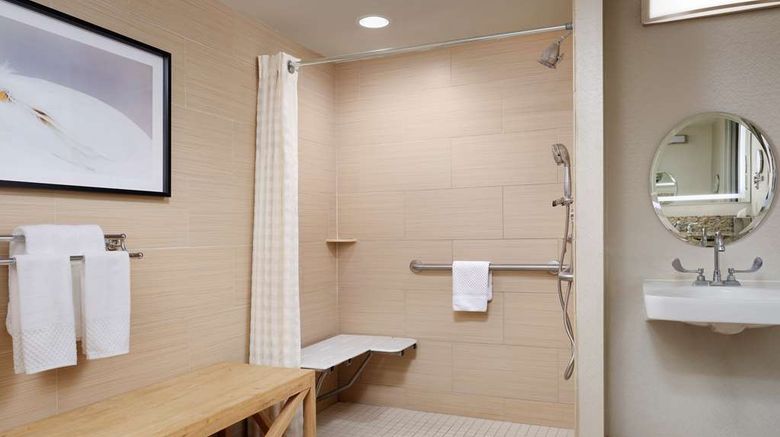 <b>DoubleTree by Hilton Hotel Center City Room</b>. Images powered by <a href="https://iceportal.shijigroup.com/" title="IcePortal" target="_blank">IcePortal</a>.