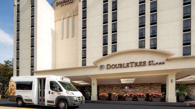 DoubleTree by Hilton Philadelphia Arpt Exterior