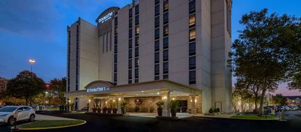 DoubleTree by Hilton Philadelphia Arpt Exterior