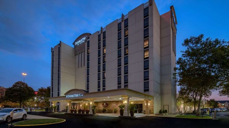DoubleTree by Hilton Philadelphia Arpt Exterior