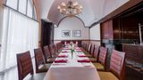 <b>DoubleTree by Hilton Philadelphia Arpt Restaurant</b>. Images powered by <a href="https://iceportal.shijigroup.com/" title="IcePortal" target="_blank">IcePortal</a>.