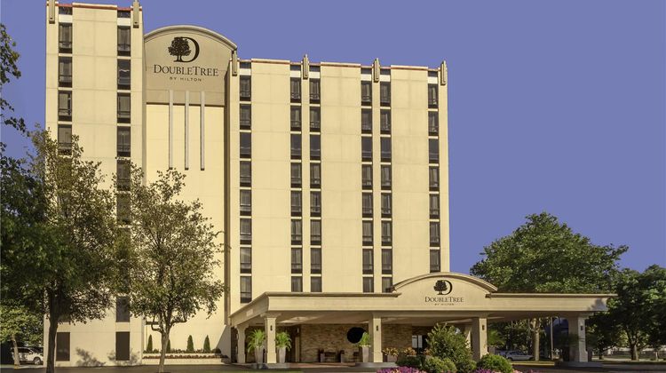DoubleTree by Hilton Philadelphia Arpt Exterior