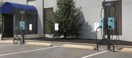 DoubleTree by Hilton Philadelphia Arpt Exterior