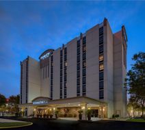 DoubleTree by Hilton Philadelphia Arpt Exterior