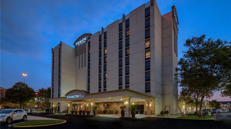 DoubleTree by Hilton Philadelphia Arpt Exterior