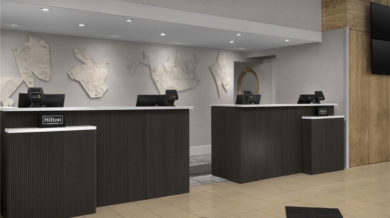 <b>DoubleTree by Hilton Philadelphia Arpt Lobby</b>. Images powered by <a href="https://iceportal.shijigroup.com/" title="IcePortal" target="_blank">IcePortal</a>.