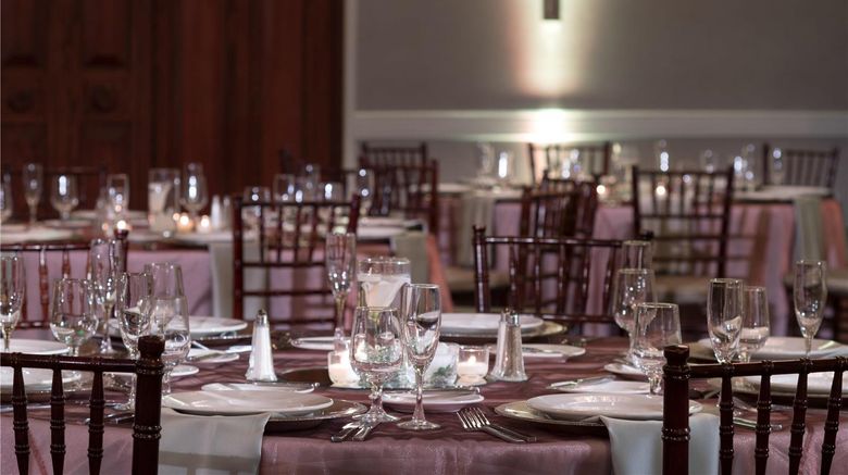 <b>DoubleTree by Hilton Philadelphia Arpt Meeting</b>. Images powered by <a href="https://iceportal.shijigroup.com/" title="IcePortal" target="_blank">IcePortal</a>.