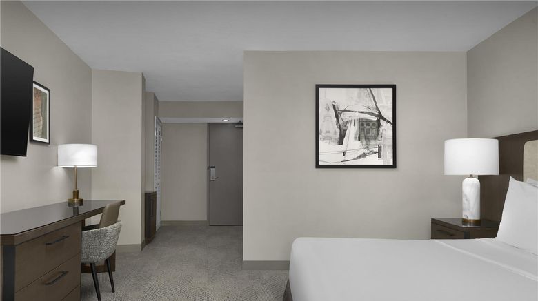 <b>DoubleTree by Hilton Philadelphia Arpt Room</b>. Images powered by <a href="https://iceportal.shijigroup.com/" title="IcePortal" target="_blank">IcePortal</a>.