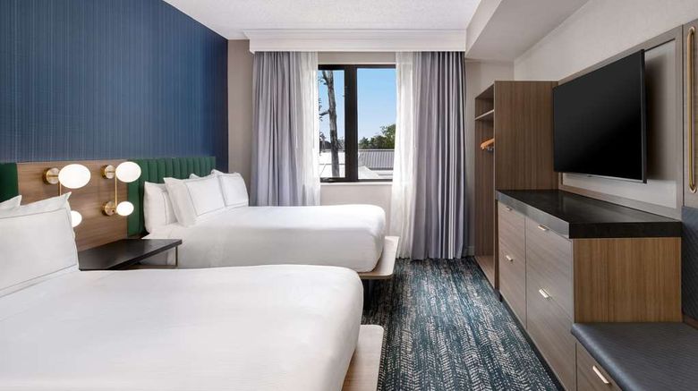 <b>DoubleTree Suites Mt. Laurel Room</b>. Images powered by <a href="https://iceportal.shijigroup.com/" title="IcePortal" target="_blank">IcePortal</a>.