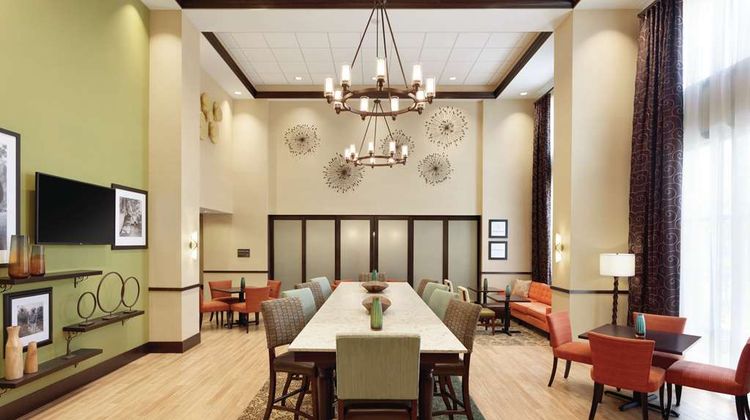 Hampton Inn & Suites, Philadelphia Lobby