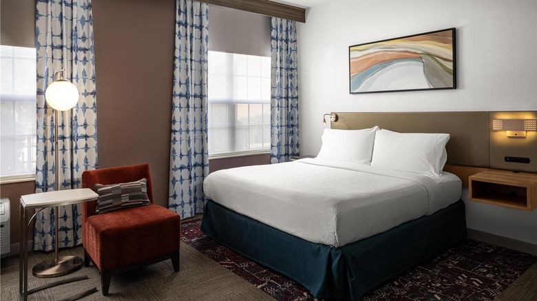 <b>Hilton Garden Inn Phoenix Airport Room</b>. Images powered by <a href="https://iceportal.shijigroup.com/" title="IcePortal" target="_blank">IcePortal</a>.