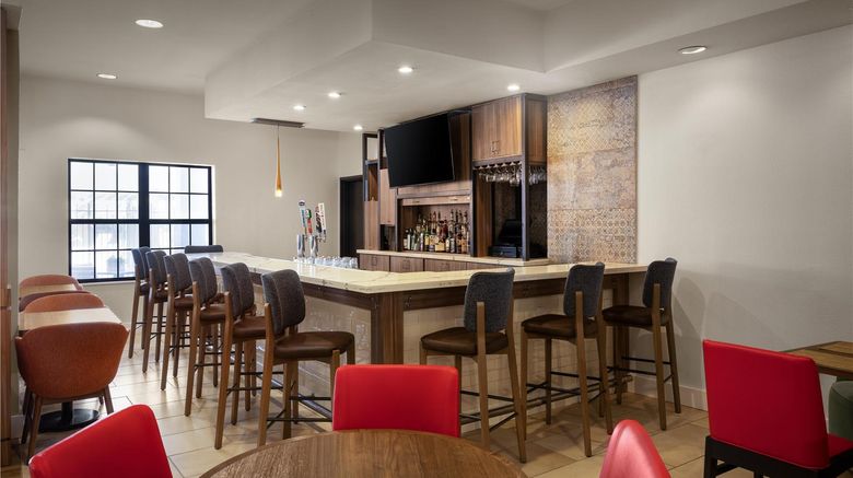 <b>Hilton Garden Inn Phoenix Airport Restaurant</b>. Images powered by <a href="https://iceportal.shijigroup.com/" title="IcePortal" target="_blank">IcePortal</a>.
