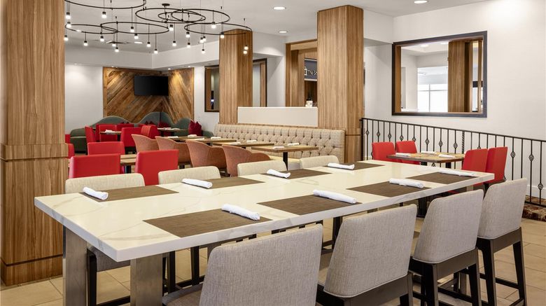 <b>Hilton Garden Inn Phoenix Airport Restaurant</b>. Images powered by <a href="https://iceportal.shijigroup.com/" title="IcePortal" target="_blank">IcePortal</a>.