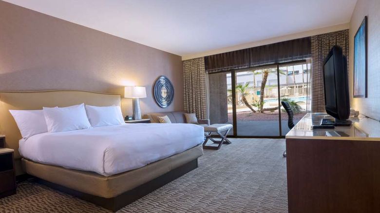 <b>Hilton Phoenix Airport Room</b>. Images powered by <a href="https://iceportal.shijigroup.com/" title="IcePortal" target="_blank">IcePortal</a>.
