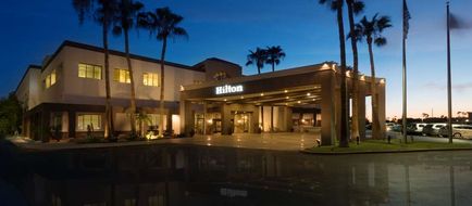 Hilton Phoenix Airport Exterior