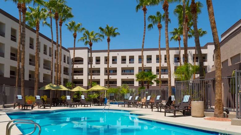 <b>Hilton Phoenix Airport Pool</b>. Images powered by <a href="https://iceportal.shijigroup.com/" title="IcePortal" target="_blank">IcePortal</a>.