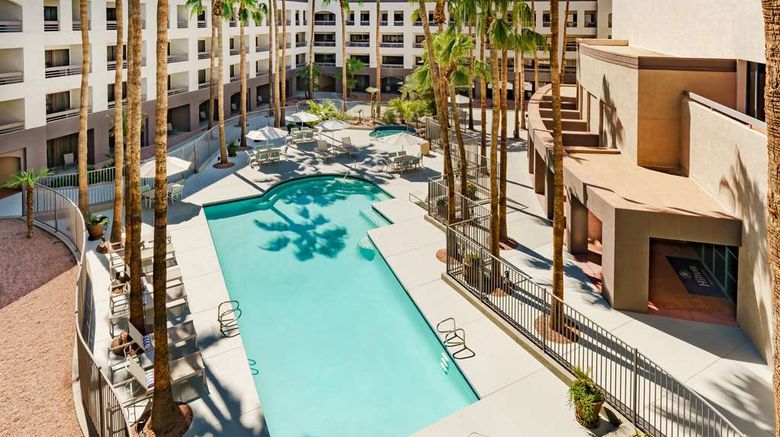 <b>Hilton Phoenix Airport Pool</b>. Images powered by <a href="https://iceportal.shijigroup.com/" title="IcePortal" target="_blank">IcePortal</a>.