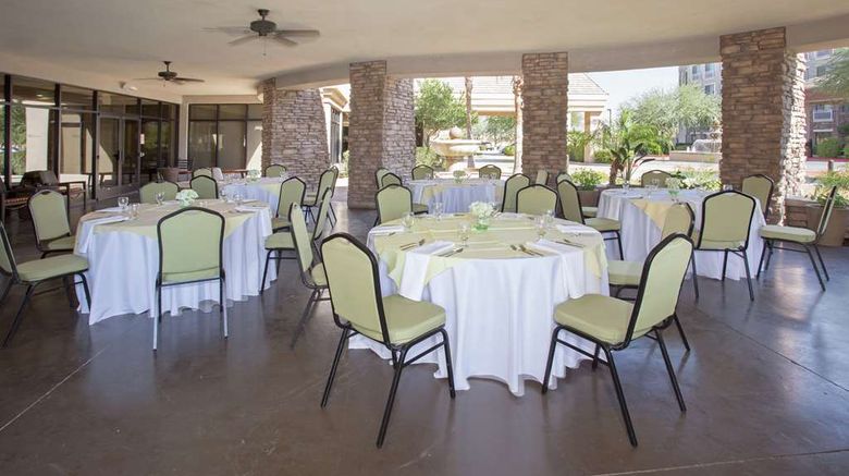 <b>Hilton Garden Inn Phoenix/Avondale Restaurant</b>. Images powered by <a href="https://iceportal.shijigroup.com/" title="IcePortal" target="_blank">IcePortal</a>.