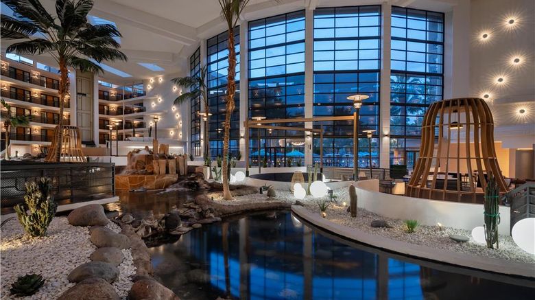 <b>Embassy Suites Phoenix  Biltmore Lobby</b>. Images powered by <a href="https://iceportal.shijigroup.com/" title="IcePortal" target="_blank">IcePortal</a>.