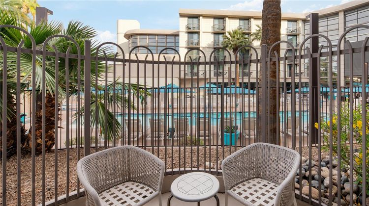 Embassy Suites Phoenix  Biltmore Room