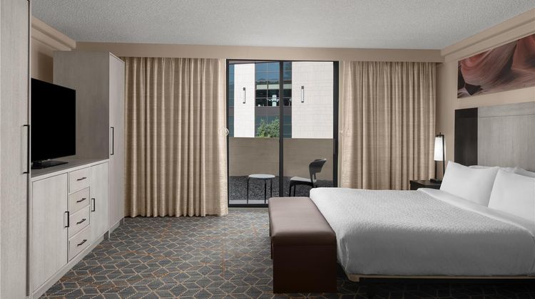 Embassy Suites Phoenix  Biltmore Room