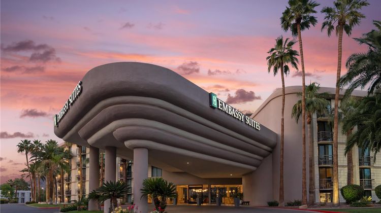 Embassy Suites Phoenix  Biltmore Exterior