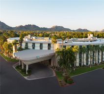Embassy Suites Phoenix  Biltmore Exterior
