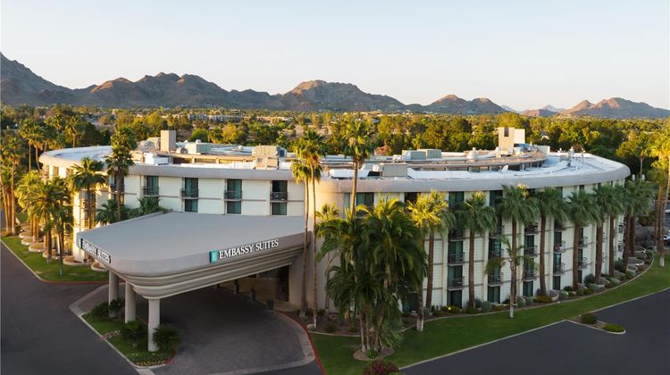 Embassy Suites Phoenix  Biltmore Exterior
