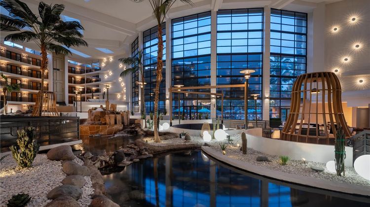 Embassy Suites Phoenix  Biltmore Lobby