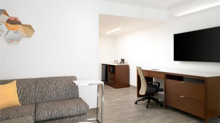 Doubletree Suites by Hilton Phoenix Room