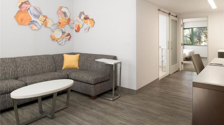<b>Doubletree Suites by Hilton Phoenix Room</b>. Images powered by <a href="https://iceportal.shijigroup.com/" title="IcePortal" target="_blank">IcePortal</a>.