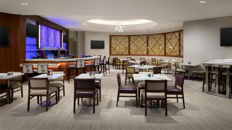 Doubletree Suites by Hilton Phoenix Restaurant