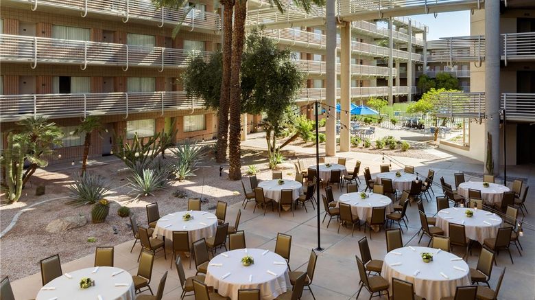 <b>Doubletree Suites by Hilton Phoenix Meeting</b>. Images powered by <a href="https://iceportal.shijigroup.com/" title="IcePortal" target="_blank">IcePortal</a>.