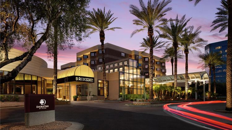 Doubletree Suites by Hilton Phoenix Exterior